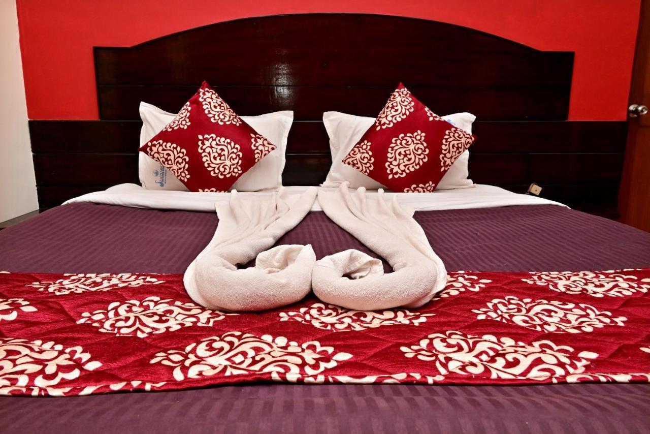 Swimsea Beach Resort, A Beach Property Panaji Zewnętrze zdjęcie